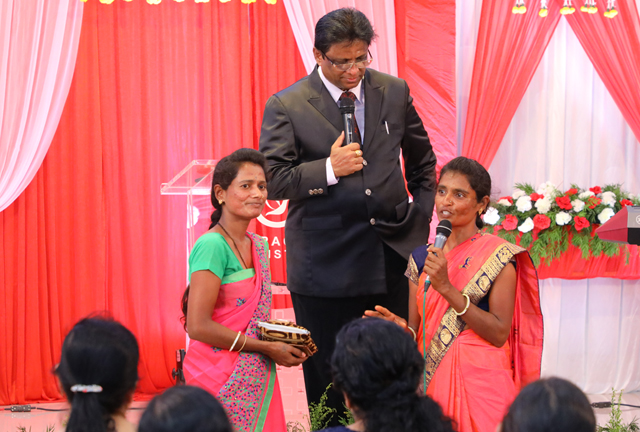 Grace Ministry Celebrates Christmas 2021 with Pomp and Grandeur on 17th Friday, December at its Prayer centre in Valachil, Mangalore. Hundreds gathered at the program and celebrated Xmas with Bro Andrew Richard and family.  